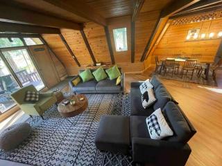 Cozy Chalet - Hot Tub with Meadow Views - Family & Pets, Fire Pit & BBQ - Arnold - 8