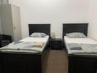 Twin Room with Shared Bathroom - No Parking Space - Abu Dhabi - 4
