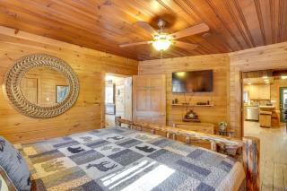 Riverfront Helen Cabin with Hot Tub and Deck! - Cleveland - 1