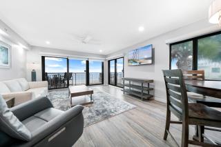 Direct Oceanfront Corner Condo, No-Drive New Smyrna Beach, Large Southern Facing Balcony - New Smyrna Beach - 2