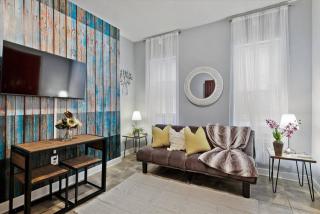 Renovated 2br W Amenities - 1