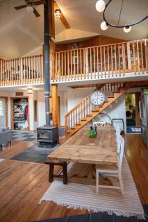 Cheerful 3-bedroom cabin with mountain view - 7