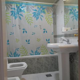 Private Room with Shared Bathroom - No Parking Space - Abu Dhabi - 5