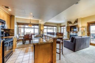 Sundial condo in Canyons Village, private patio, outdoor pool & hot tub, walk to hiking/biking C316 - Park City - 9