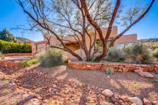 Red Rock Mtn View and Fire Pit Central Sedona Home! - Sedona - 9