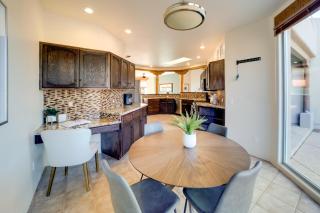 Red Rock Mtn View and Fire Pit Central Sedona Home! - Sedona - 1