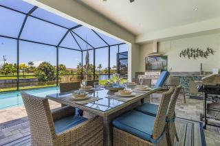 Still Waters SW Cape - waterfront private home locally owned & managed, fair & honest pricing - Cape Coral - 3