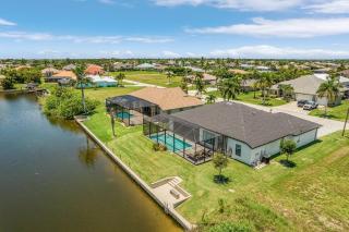 Still Waters SW Cape - waterfront private home locally owned & managed, fair & honest pricing - Cape Coral - 8