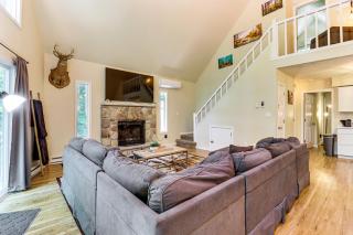 Furnished Deck and Fire Pit Poconos Outdoorsy Gem - 5