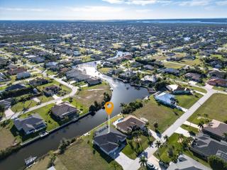 Still Waters SW Cape - waterfront private home locally owned & managed, fair & honest pricing - Cape Coral - 4