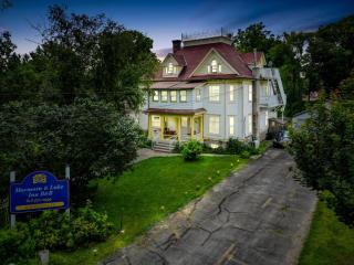 Marmora and Lake Inn and Victorian Diner-2025 Group Reunion Home for up to 32 guests - Marmora - 0