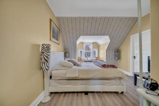 Marmora and Lake Inn and Victorian Diner-2025 Group Reunion Home for up to 32 guests - 8