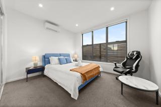 Townhouse in Caulfield with Garage - 2