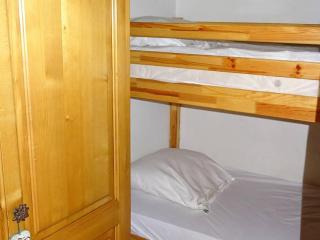 Location Les Gets : Spacieux 4 pièces pour 9 pers, proche centre, parking privé, terrasse ensoleillée - FR-1-802-33 - 3