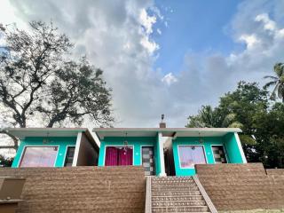 Leo Comforts River Side Resort - Hampi - 1