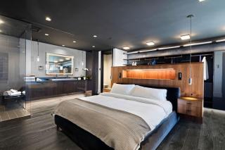 Modern City Loft in Downtown River District - 5