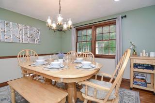 Master Bedroom with bath in a beautiful home - Shrewsbury - 1