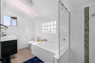 The Golden Beach House Absolute Water Front - 2