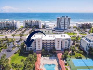 Ocean View Next to Pool and Amenities Corner Unit 3 Balconies OW20-201 - New Smyrna Beach - 9