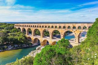 Grande maison en pierre au coeur du village provençal du XIe siecle 10 personnes - 5