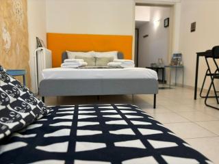 Artistic Flat Next to Historical center of Athens - Athens - 4