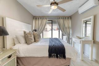 Luxury ground floor beach unit - 4