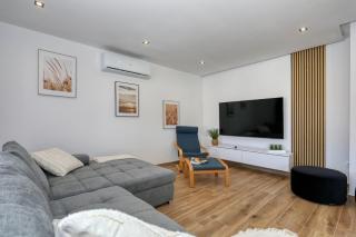 Holiday home Fjaka with swimming pool - Pridraga - 4
