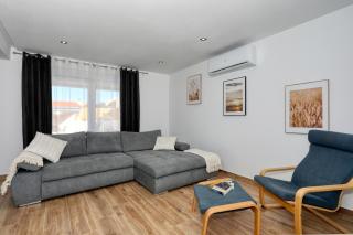 Holiday home Fjaka with swimming pool - Pridraga - 2