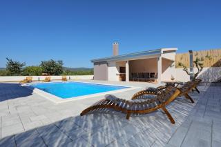 Holiday home Fjaka with swimming pool - Pridraga - 9