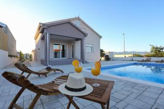 Holiday home Fjaka with swimming pool - Pridraga - 7
