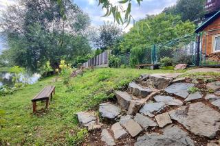 Lazy River Hut - - 4