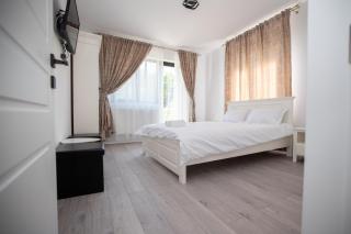 Rem Garden - Novaci-Străini - 1