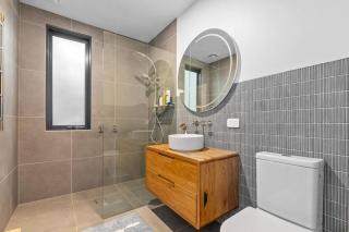 Historic 5 bedroom home with heated pool - Melbourne - 7