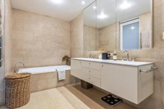 Historic 5 bedroom home with heated pool - Melbourne - 2