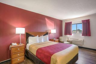 Econo Lodge - Cedar Rapids - 4