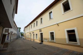 ALURE RESIDENCES 12 & 24h self check-in & private parking next to the apartment building included, CITY CENTER right on SNP Square in a quiet passage, new building, best deal in town - Banská Bystrica - 6