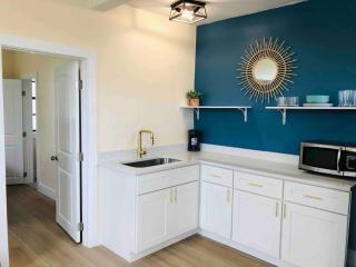 Pets Ok Steps 2 Ocean Center Walk 2 Beach - Daytona Beach - 2
