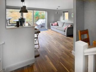3 Bed House in central Richmond with driveway parking - 6