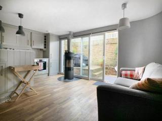 3 Bed House in central Richmond with driveway parking - Richmond - 3