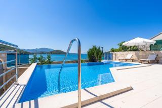 Beachfront Apartment house Hon with pool - Dubrava - 6