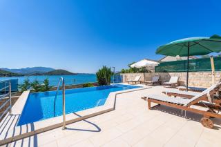 Beachfront Apartment house Hon with pool - Dubrava - 5