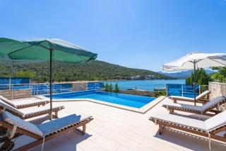 Beachfront Apartment house Hon with pool - Dubrava - 4