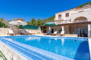 Beachfront Apartment house Hon with pool - Dubrava - 2