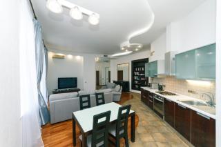 LUX near Maidan, Khreschutyk 3BR - Kiev - 2