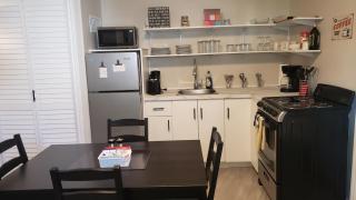 Cozy home on a quiet street minutes to DT Kingston - Kingston - 0