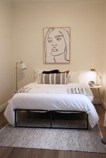 Cozy 2BR in Wortley Village with 2-car Parking and WiFi - London - 9