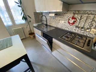 Renovated with two single beds - Milan - 4