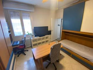 Renovated with two single beds - Milan - 8