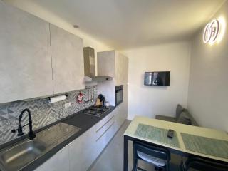 Renovated with two single beds - Milan - 3