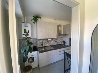 Renovated with two single beds - Milan - 2